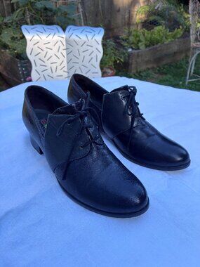 Beautiful Italian heeled leather oxfords